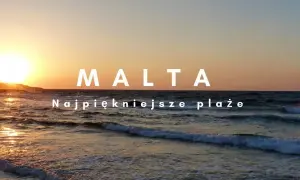 Zachód słońca nad maltańskimi plażami piaszczystymi. Fale delikatnie rozbijają się o brzeg, tworząc malowniczy widok.