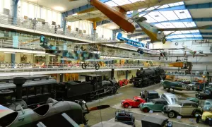 W muzeum techniki Praga zobaczysz zabytkowe samoloty, lokomotywy i samochody.
