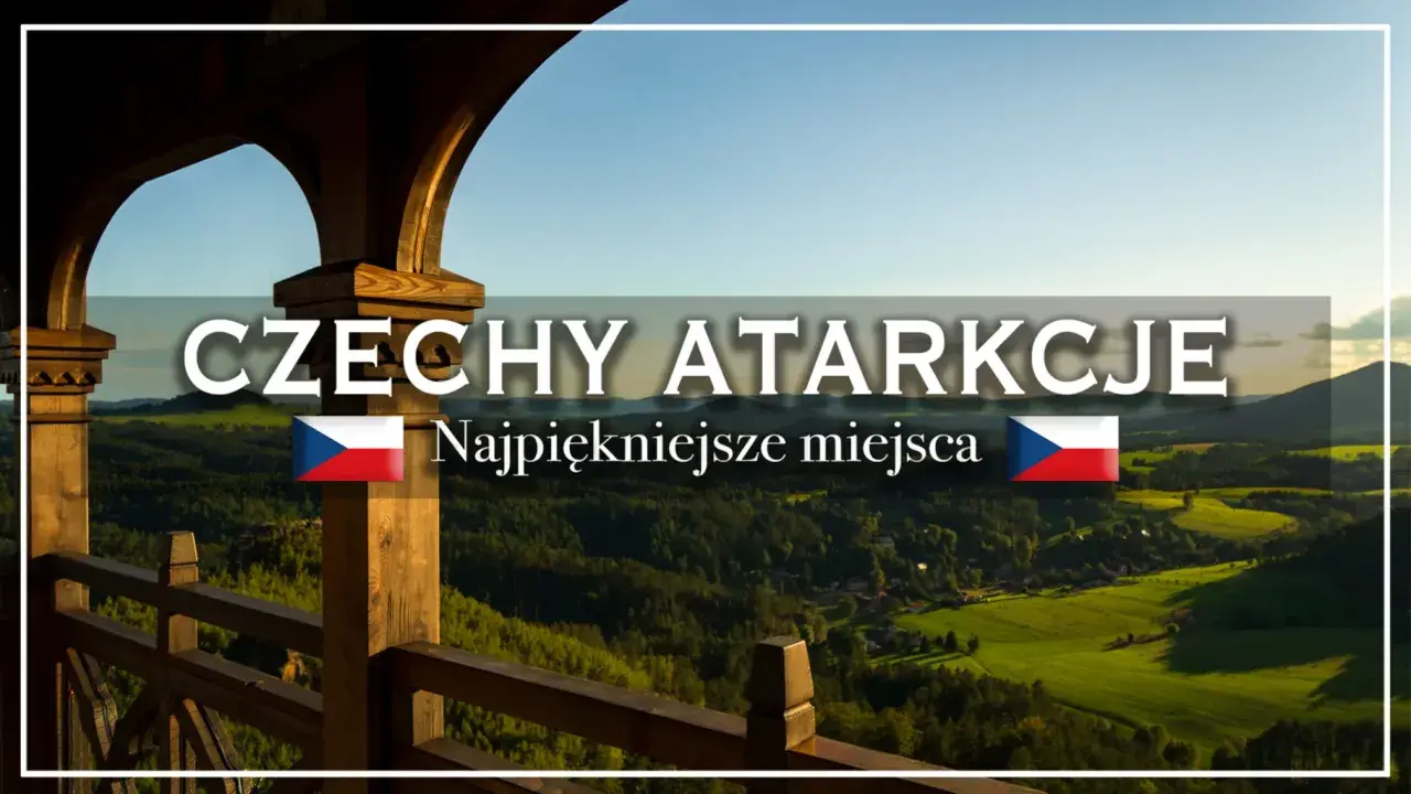 Widok na zielone wzgórza i lasy Czech, z drewnianą werandą na pierwszym planie. Tekst "Czechy Atrakcje" i "Najpiękniejsze miejsca" z flagą Czech.