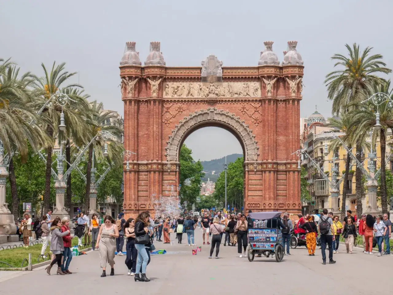 Łuk Triumfalny w Barcelonie, popularny punkt na mapie